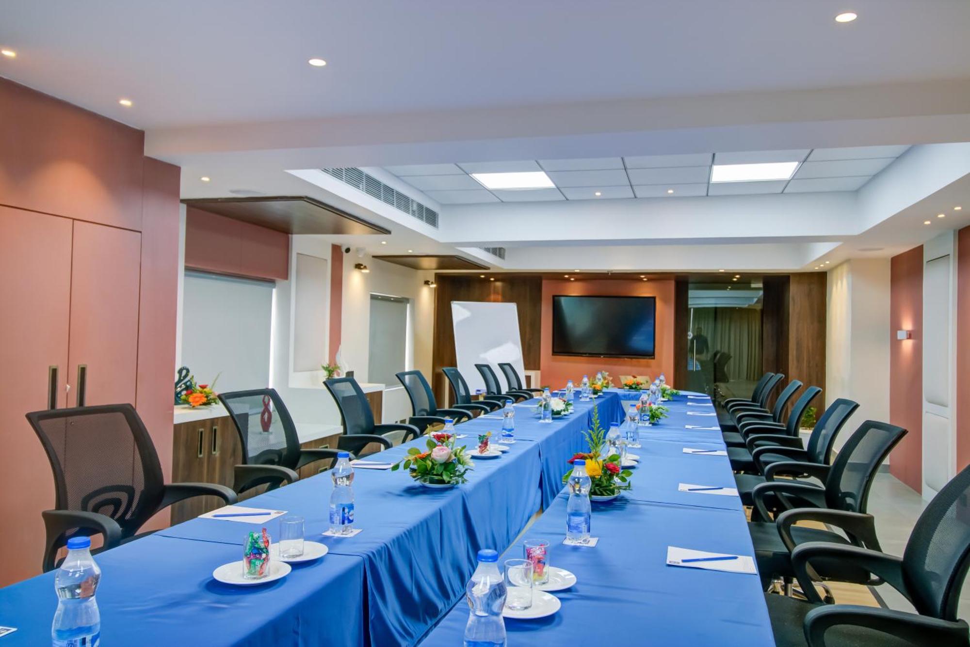 Cozzet Victoria Hotel Bhubaneswar Ngoại thất bức ảnh
