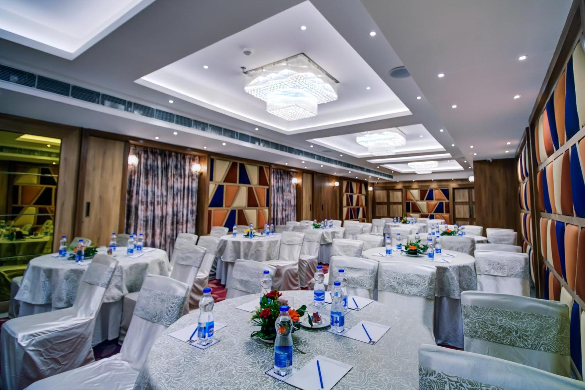 Cozzet Victoria Hotel Bhubaneswar Ngoại thất bức ảnh