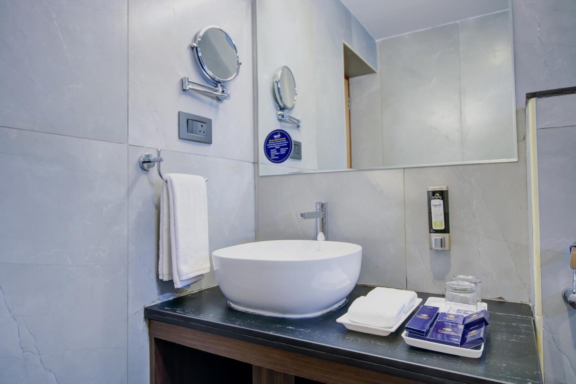 Cozzet Victoria Hotel Bhubaneswar Ngoại thất bức ảnh