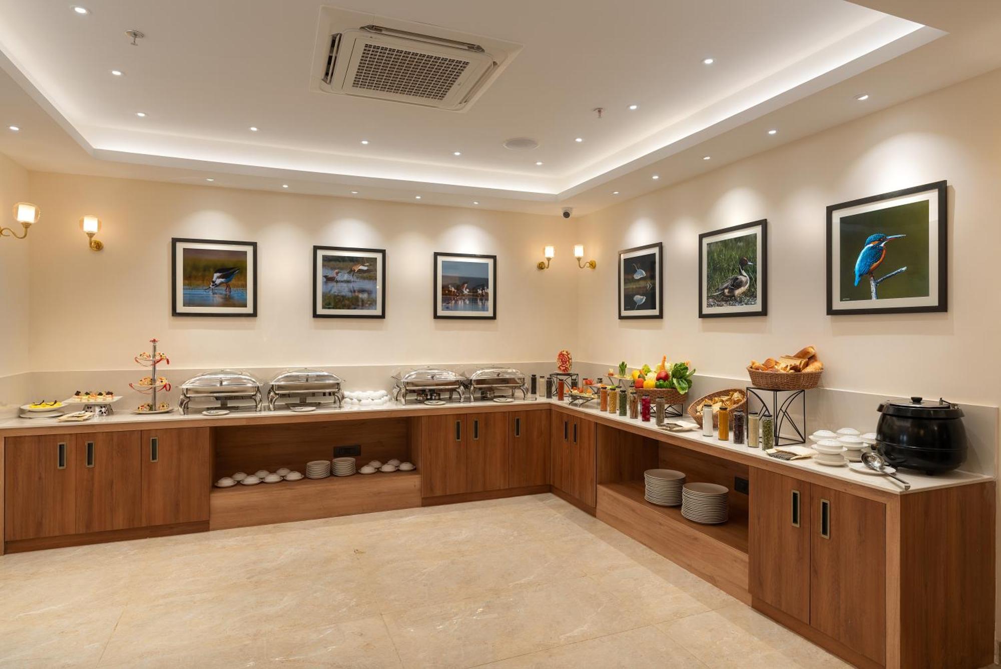 Cozzet Victoria Hotel Bhubaneswar Ngoại thất bức ảnh